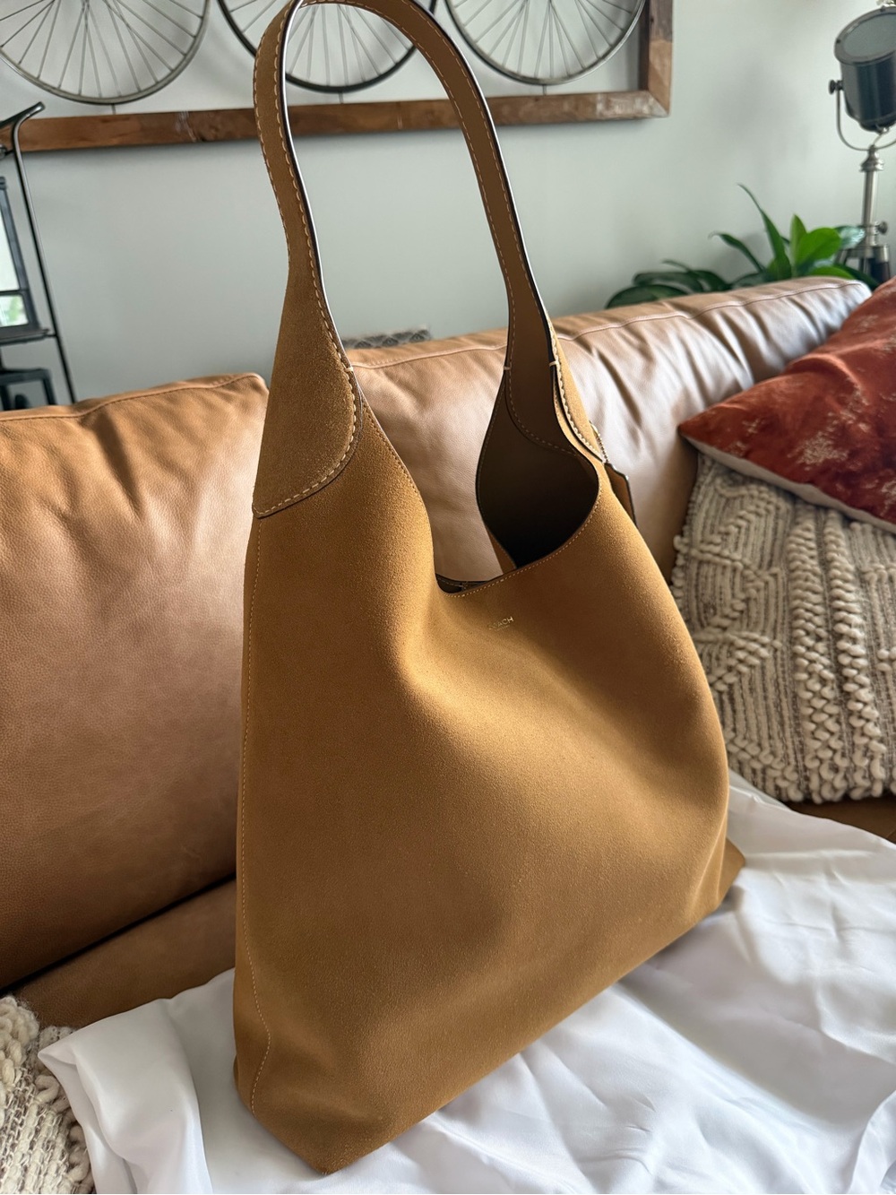 COACH BROOKLYN 39 SHOULDER BAG – SAND SUEDE – CW636